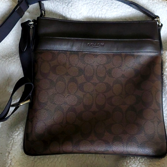 Coach shoulder bag - Picture 1 of 2